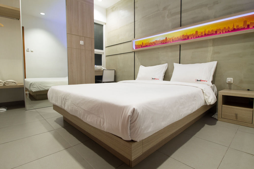 Reddoorz Plus @ Setiabudi Eight Yakarta Exterior foto