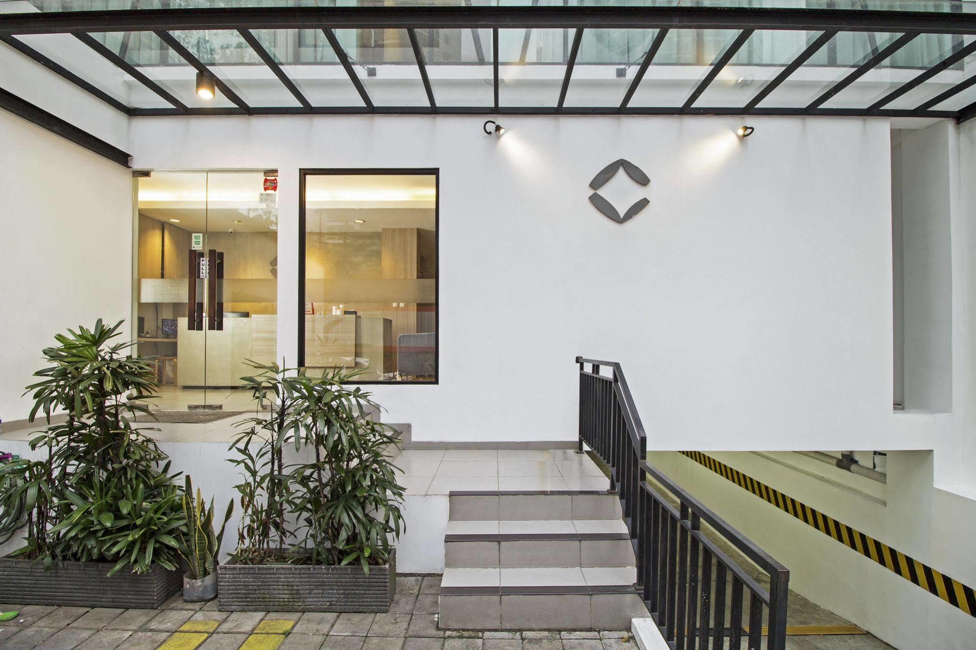 Reddoorz Plus @ Setiabudi Eight Yakarta Exterior foto
