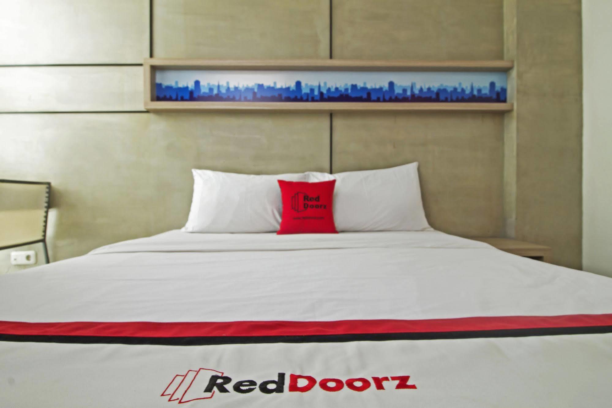 Reddoorz Plus @ Setiabudi Eight Yakarta Exterior foto