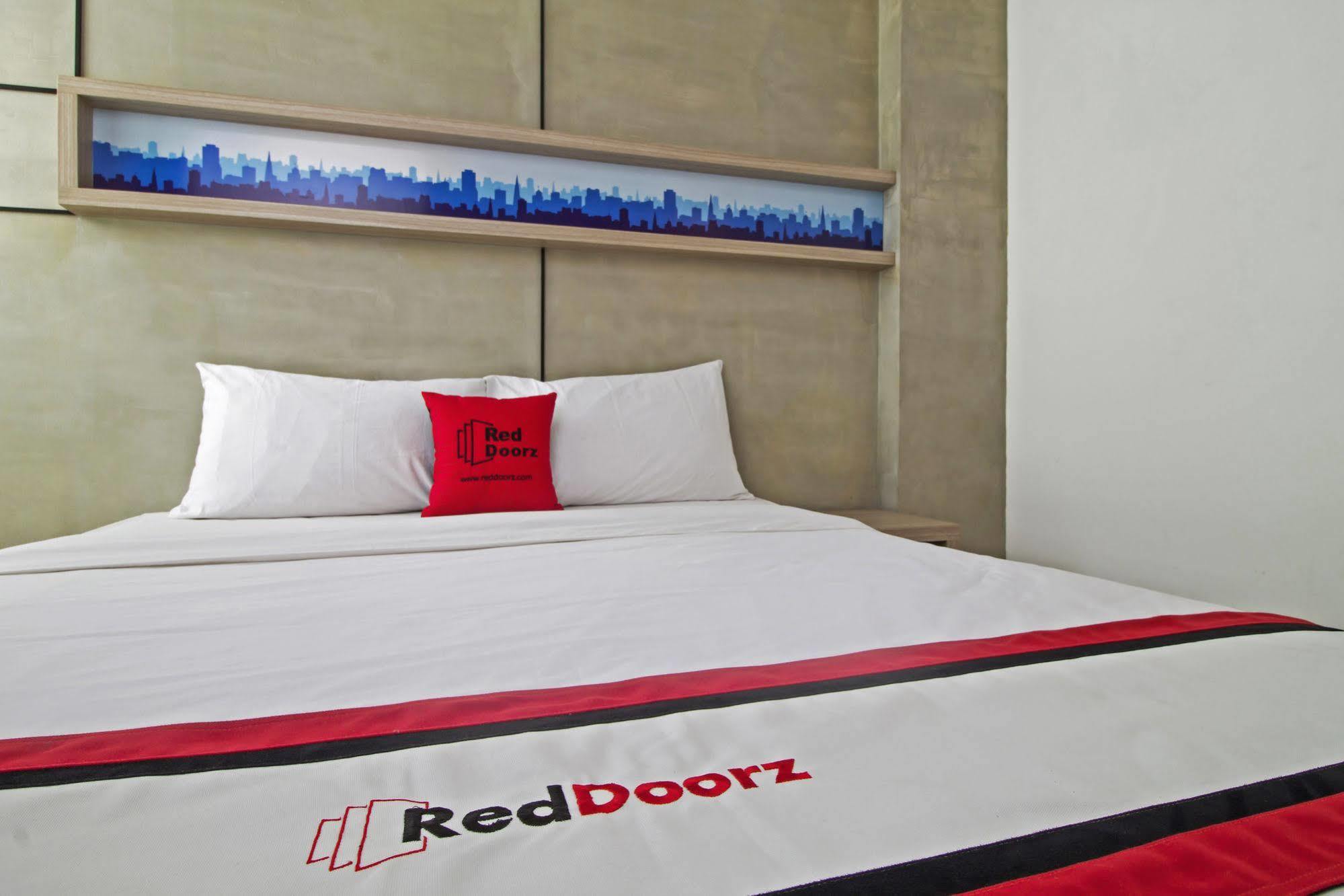 Reddoorz Plus @ Setiabudi Eight Yakarta Exterior foto